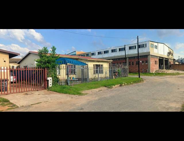 3 BEDROOM FREEHOLD FOR SALE IN BURGERSHOOP